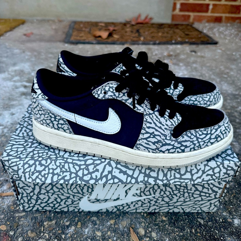 Jordan 1 Low OG Black Elephant Print
Size 9